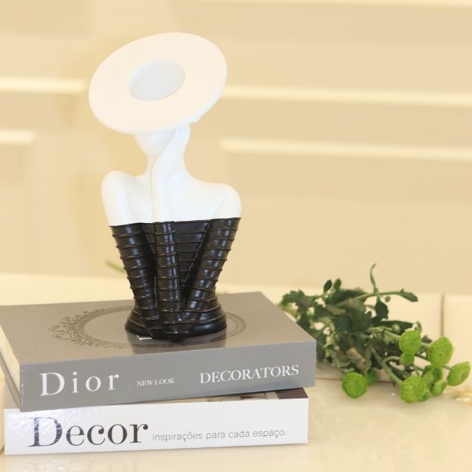 Lady Sculpture Vase – Modern Artistic Decor